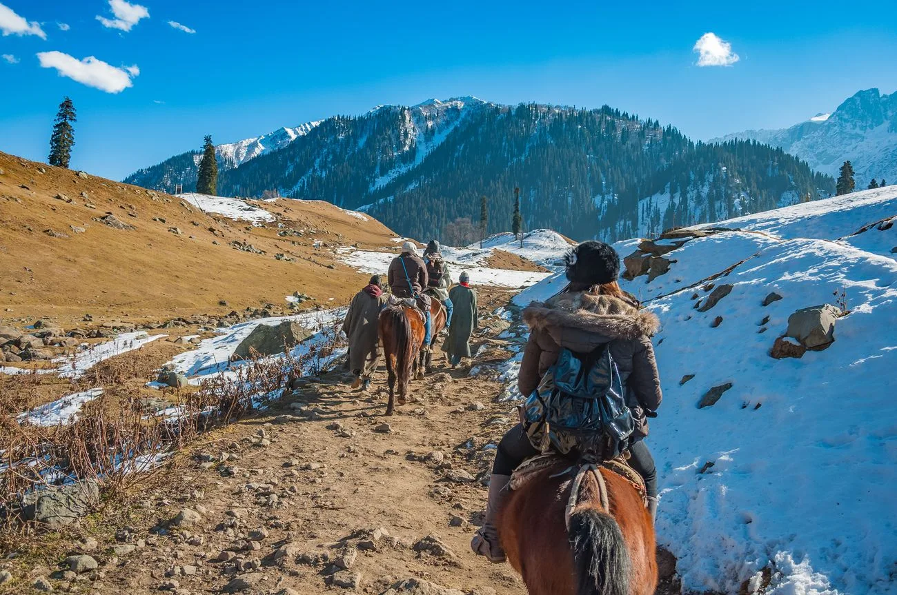 Uncover Kashmir Journey to Nature Paradise – 3 Nights & 4 Days Packages Starts @ Rs 11,900