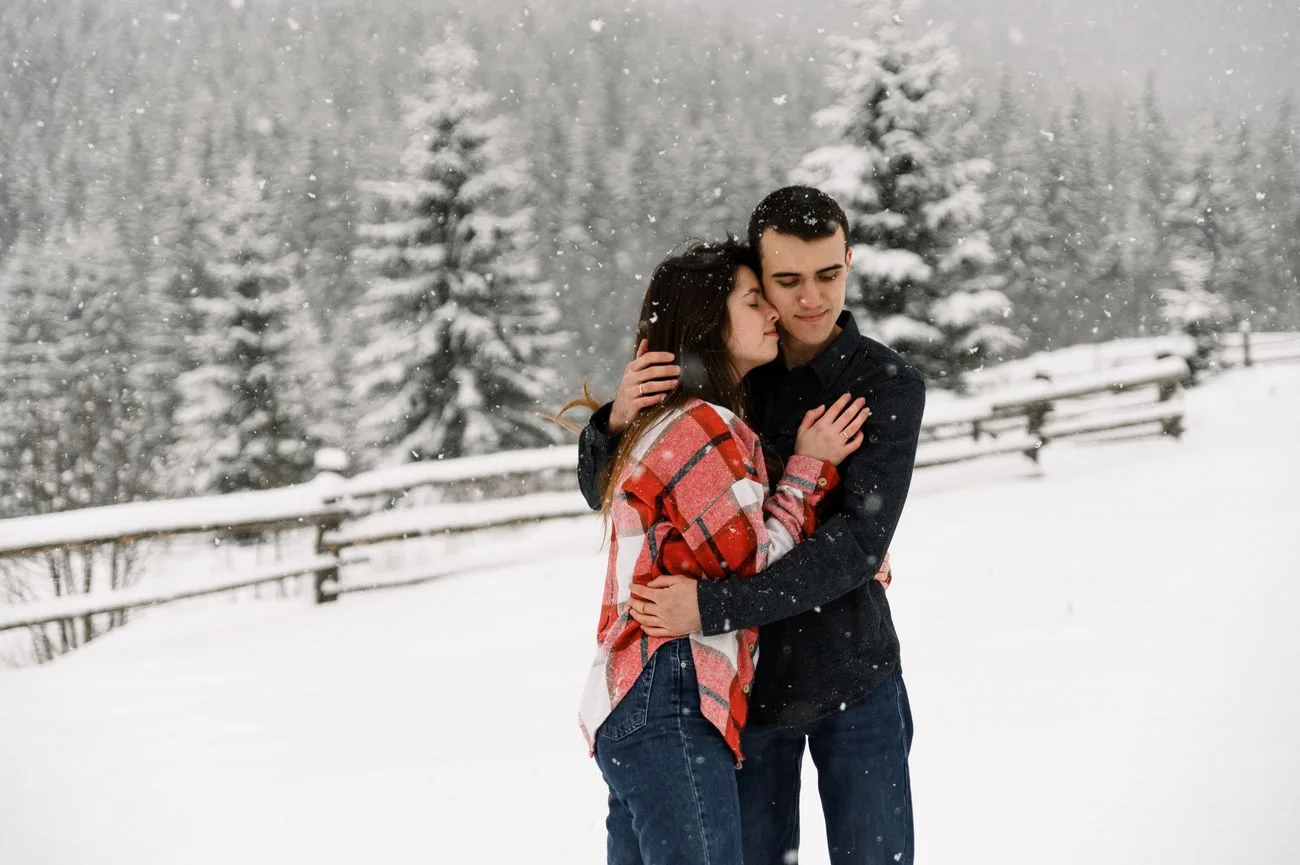 Honeymoon Bliss in Kashmir, 5 Nights & 6 Days Romantic Getaway Packages Starts @ Rs 22900
